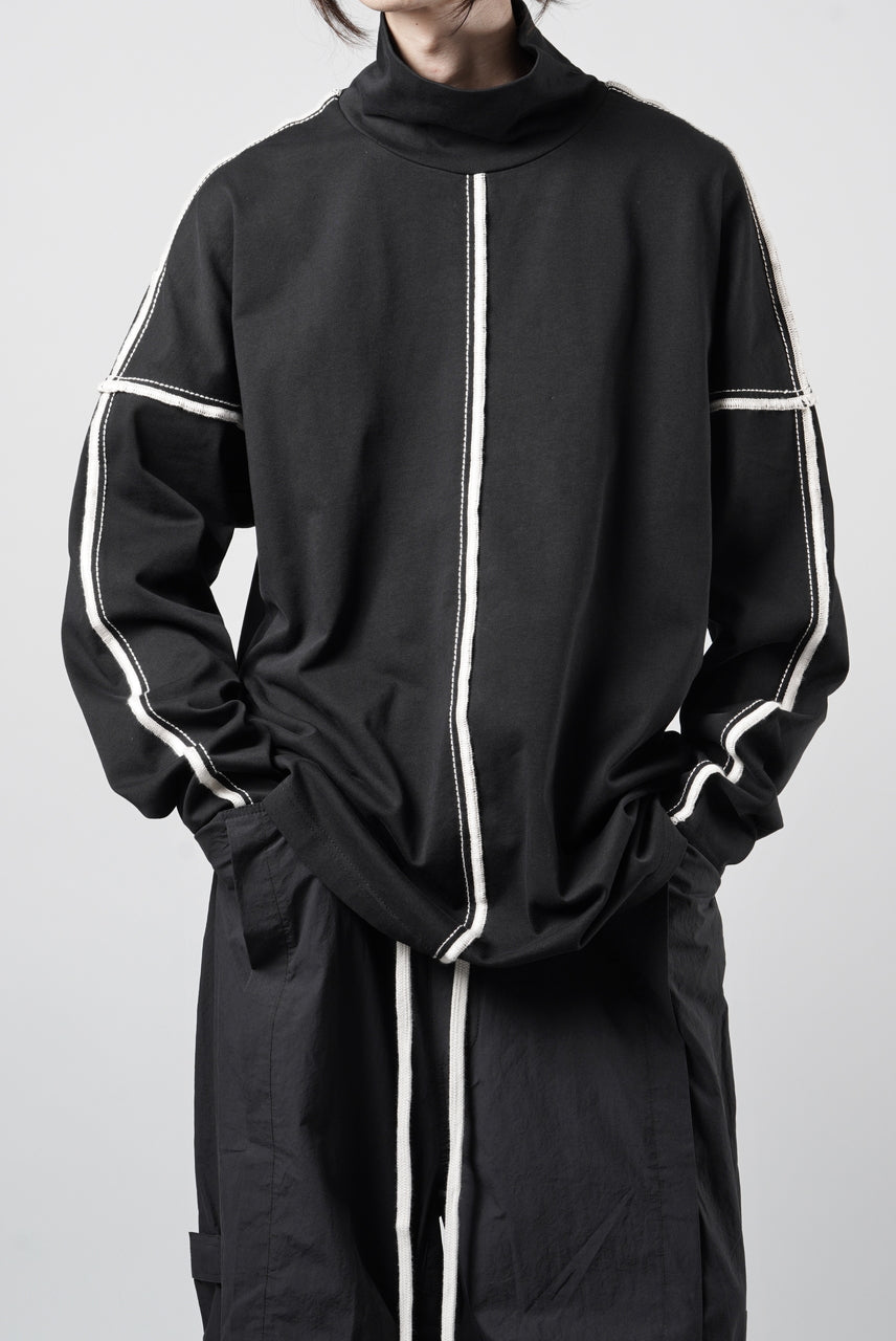 画像をギャラリービューアに読み込む, OBLADI HIGH NECK DROP SHOULDER T-SHIRT WITH BEIGE OVERLOCK STITCHING (BLACK)