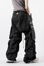 画像をギャラリービューアに読み込む, A.F ARTEFACT CARGO TUCK WIDE PANTS / TYPEWRITER COTTON CLOTH (BLACK)