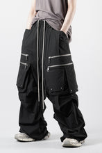 画像をギャラリービューアに読み込む, A.F ARTEFACT CARGO TUCK WIDE PANTS / TYPEWRITER COTTON CLOTH (BLACK)