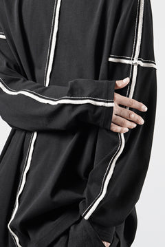 Load image into Gallery viewer, OBLADI DROP SHOULDER LONG SLEEVE T-SHIRT WITH BEIGE OVERLOCK STITCHING (BLACK)