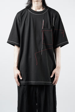 画像をギャラリービューアに読み込む, OBLADI RED AND BEIGE STITCHES POCKET ON BLACK T-SHIRT (BLACK)