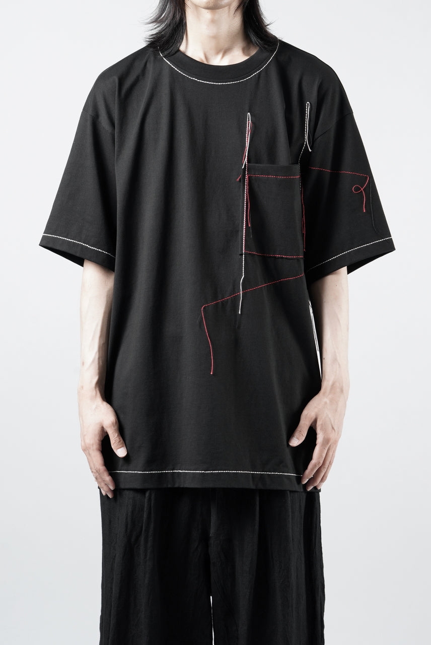 画像をギャラリービューアに読み込む, OBLADI RED AND BEIGE STITCHES POCKET ON BLACK T-SHIRT (BLACK)