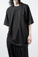 画像をギャラリービューアに読み込む, OBLADI RED AND BEIGE STITCHES POCKET ON BLACK T-SHIRT (BLACK)