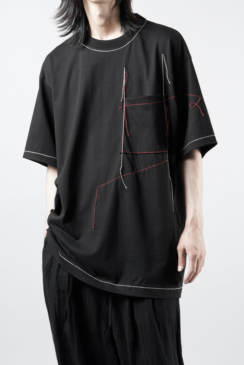 画像をギャラリービューアに読み込む, OBLADI RED AND BEIGE STITCHES POCKET ON BLACK T-SHIRT (BLACK)