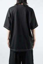 画像をギャラリービューアに読み込む, OBLADI RED AND BEIGE STITCHES POCKET ON BLACK T-SHIRT (BLACK)