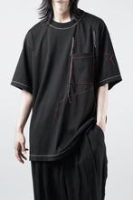 画像をギャラリービューアに読み込む, OBLADI RED AND BEIGE STITCHES POCKET ON BLACK T-SHIRT (BLACK)