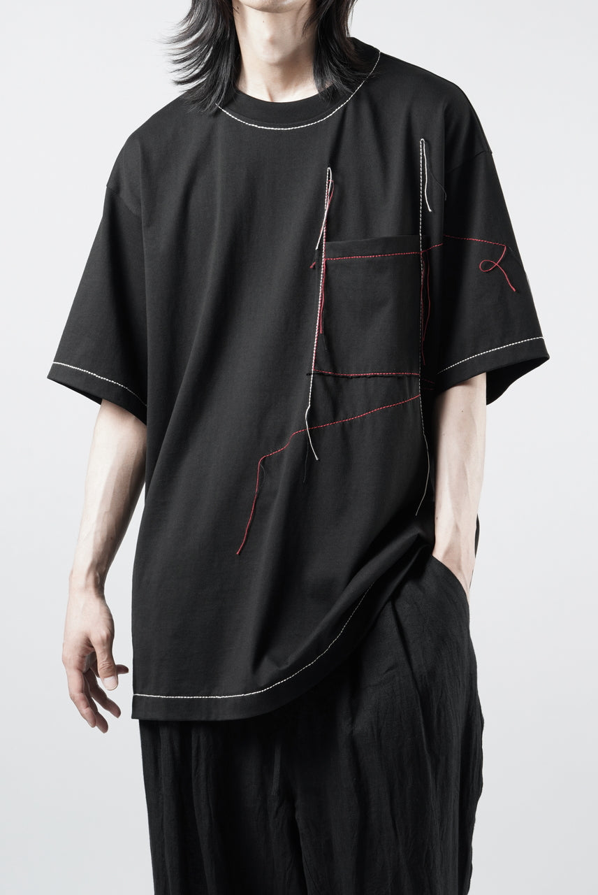 画像をギャラリービューアに読み込む, OBLADI RED AND BEIGE STITCHES POCKET ON BLACK T-SHIRT (BLACK)