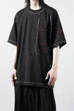 画像をギャラリービューアに読み込む, OBLADI RED AND BEIGE STITCHES POCKET ON BLACK T-SHIRT (BLACK)