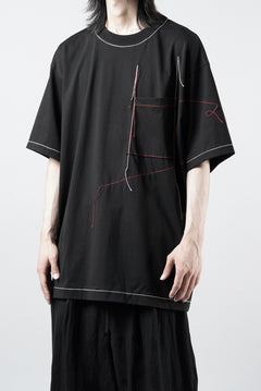 画像をギャラリービューアに読み込む, OBLADI RED AND BEIGE STITCHES POCKET ON BLACK T-SHIRT (BLACK)
