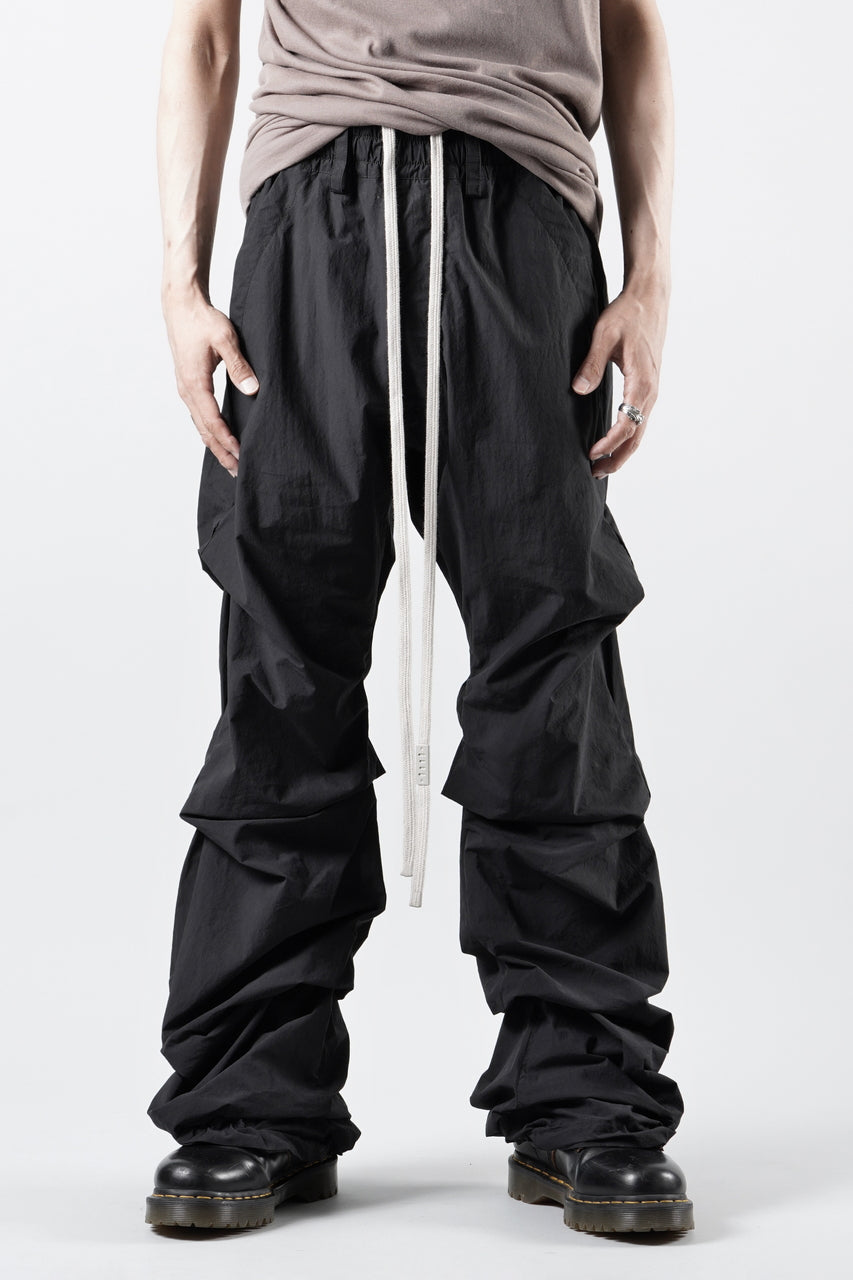 画像をギャラリービューアに読み込む, A.F ARTEFACT TUCK BAGGY PANTS / TYPEWRITER COTTON CLOTH (BLACK)