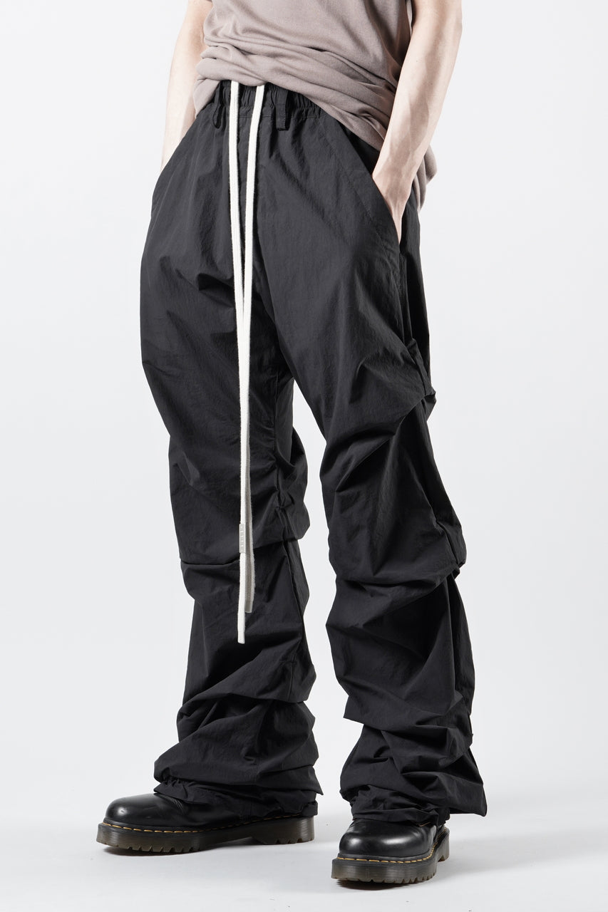 画像をギャラリービューアに読み込む, A.F ARTEFACT TUCK BAGGY PANTS / TYPEWRITER COTTON CLOTH (BLACK)