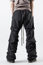 画像をギャラリービューアに読み込む, A.F ARTEFACT TUCK BAGGY PANTS / TYPEWRITER COTTON CLOTH (BLACK)