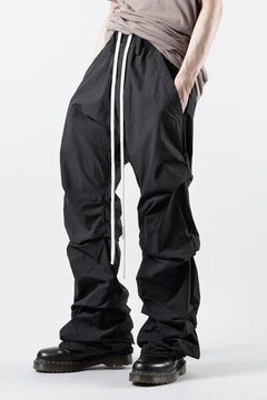 画像をギャラリービューアに読み込む, A.F ARTEFACT TUCK BAGGY PANTS / TYPEWRITER COTTON CLOTH (BLACK)