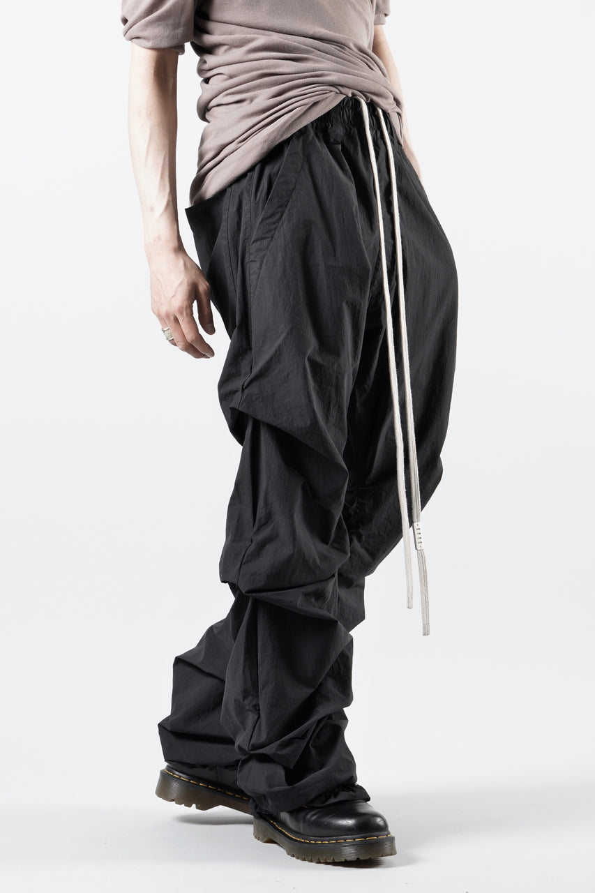 画像をギャラリービューアに読み込む, A.F ARTEFACT TUCK BAGGY PANTS / TYPEWRITER COTTON CLOTH (BLACK)