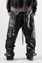 画像をギャラリービューアに読み込む, A.F ARTEFACT ZIPPER CARGO PANTS / LUSTROUS COATED WOVEN (BLACK)