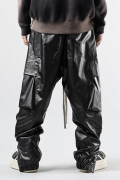 画像をギャラリービューアに読み込む, A.F ARTEFACT ZIPPER CARGO PANTS / LUSTROUS COATED WOVEN (BLACK)