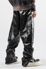 画像をギャラリービューアに読み込む, A.F ARTEFACT ZIPPER CARGO PANTS / LUSTROUS COATED WOVEN (BLACK)