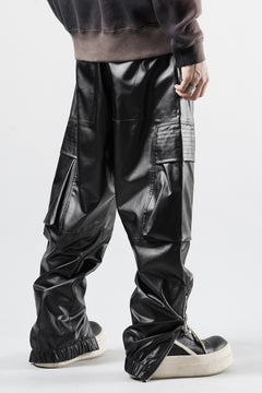 画像をギャラリービューアに読み込む, A.F ARTEFACT ZIPPER CARGO PANTS / LUSTROUS COATED WOVEN (BLACK)