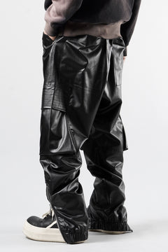 画像をギャラリービューアに読み込む, A.F ARTEFACT ZIPPER CARGO PANTS / LUSTROUS COATED WOVEN (BLACK)