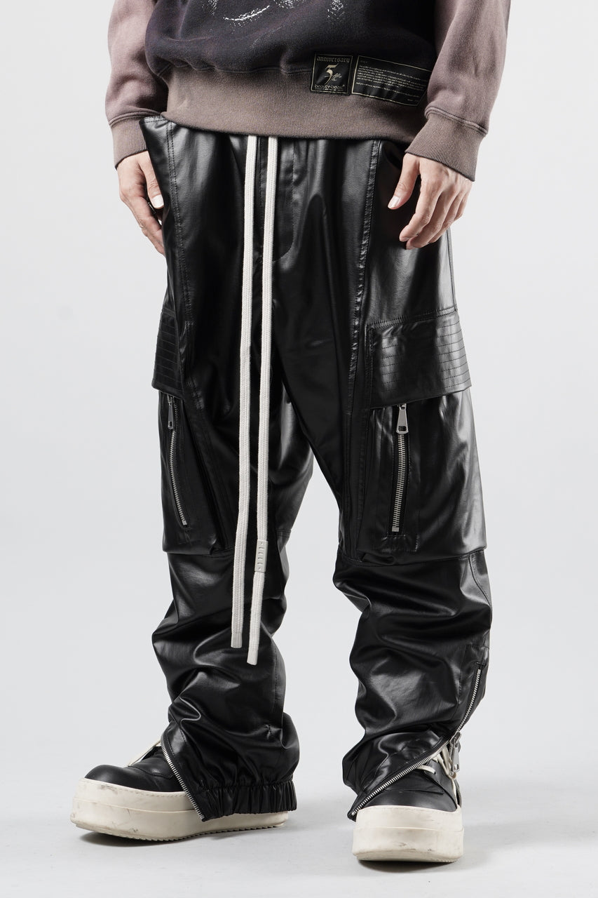 画像をギャラリービューアに読み込む, A.F ARTEFACT ZIPPER CARGO PANTS / LUSTROUS COATED WOVEN (BLACK)