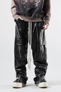 画像をギャラリービューアに読み込む, A.F ARTEFACT ZIPPER CARGO PANTS / LUSTROUS COATED WOVEN (BLACK)