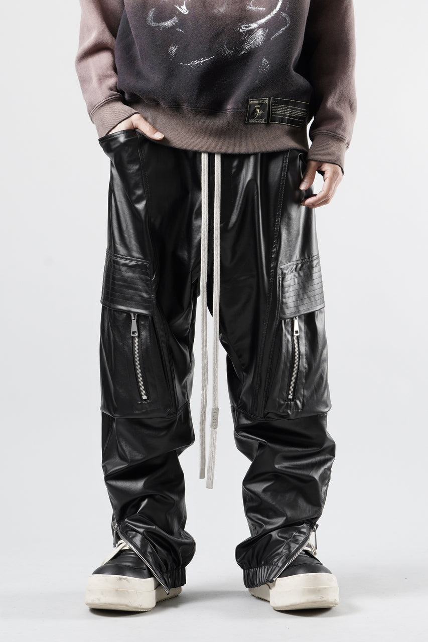 A.F ARTEFACT ZIPPER CARGO PANTS / LUSTROUS COATED WOVEN (BLACK)