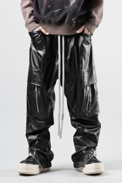 画像をギャラリービューアに読み込む, A.F ARTEFACT ZIPPER CARGO PANTS / LUSTROUS COATED WOVEN (BLACK)