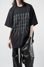 画像をギャラリービューアに読み込む, OBLADI GREEN &amp; BEIGE GRID STITCHES ON BLACK T-SHIRT (BLACK)