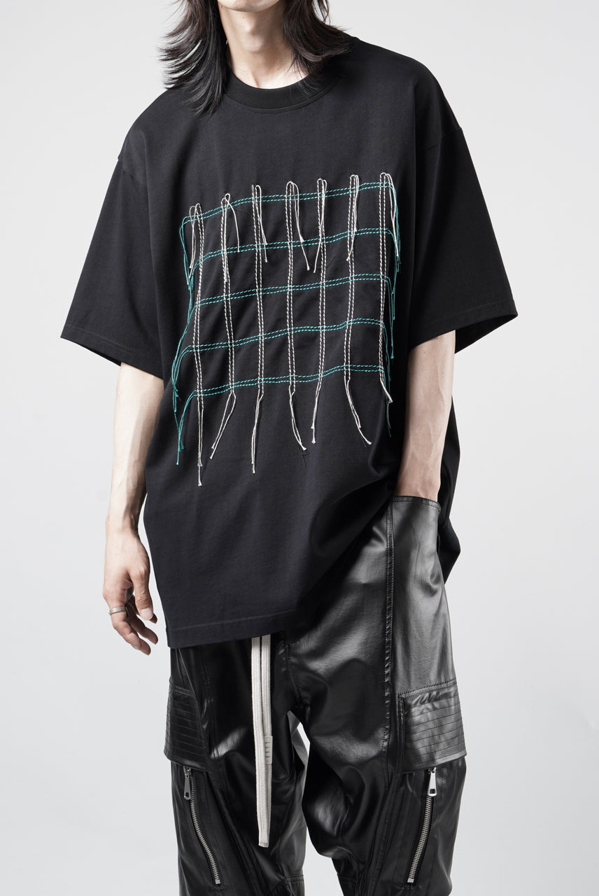 画像をギャラリービューアに読み込む, OBLADI GREEN &amp; BEIGE GRID STITCHES ON BLACK T-SHIRT (BLACK)