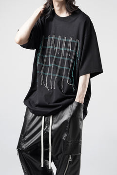 画像をギャラリービューアに読み込む, OBLADI GREEN &amp; BEIGE GRID STITCHES ON BLACK T-SHIRT (BLACK)