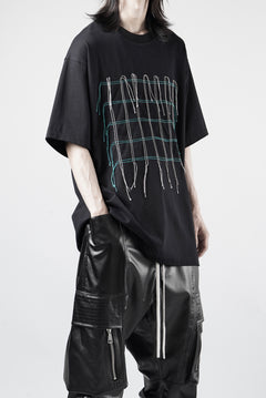 画像をギャラリービューアに読み込む, OBLADI GREEN &amp; BEIGE GRID STITCHES ON BLACK T-SHIRT (BLACK)