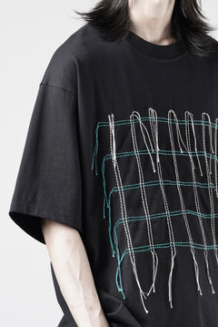 画像をギャラリービューアに読み込む, OBLADI GREEN &amp; BEIGE GRID STITCHES ON BLACK T-SHIRT (BLACK)