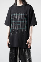画像をギャラリービューアに読み込む, OBLADI GREEN &amp; BEIGE GRID STITCHES ON BLACK T-SHIRT (BLACK)