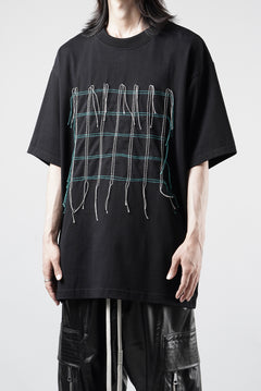 画像をギャラリービューアに読み込む, OBLADI GREEN &amp; BEIGE GRID STITCHES ON BLACK T-SHIRT (BLACK)
