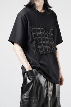 画像をギャラリービューアに読み込む, OBLADI BLACK T-SHIRT WITH GREEN-PURPLE CRISSCROSS SQUARE STITCHES ON MESH (BLACK)