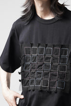 画像をギャラリービューアに読み込む, OBLADI BLACK T-SHIRT WITH GREEN-PURPLE CRISSCROSS SQUARE STITCHES ON MESH (BLACK)