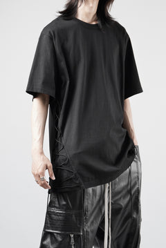 画像をギャラリービューアに読み込む, OBLADI SIDE LACE-UP T-SHIRT (BLACK)