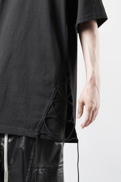 画像をギャラリービューアに読み込む, OBLADI SIDE LACE-UP T-SHIRT (BLACK)