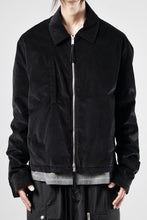Load image into Gallery viewer, thom/krom TRUCKER JACKET / VELVET STRETCH (BLACK)