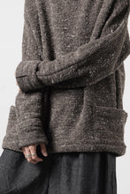 画像をギャラリービューアに読み込む, KLASICA "LIM" POCKET MOCK NECK JUMPER / NATURAL COLORED SHEEP NON DYED WOOL JERSEY (TAUPE)