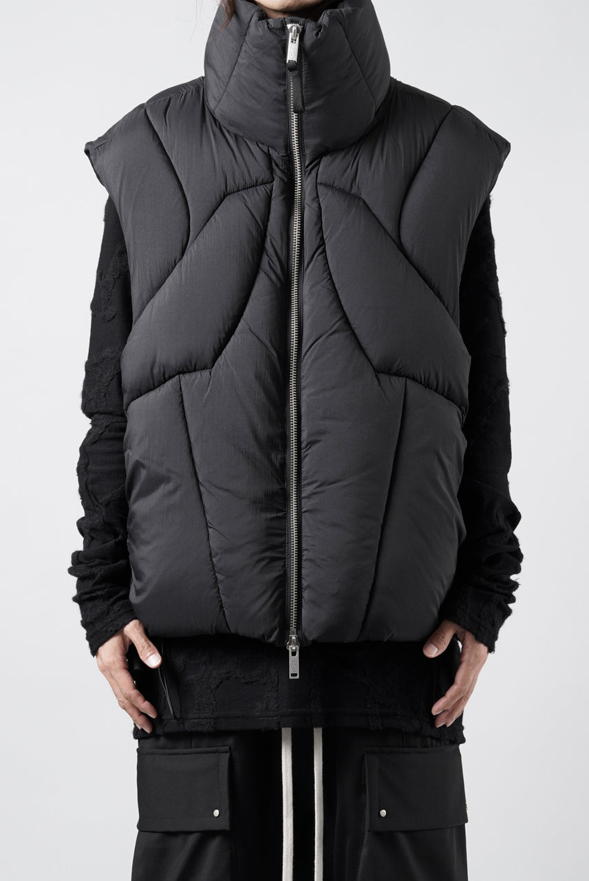 画像をギャラリービューアに読み込む, thom/krom OVERSIZED HIGH NECK VEST / WARM PUFFER (BLACK)