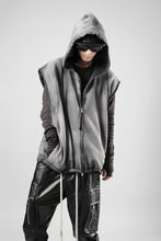 画像をギャラリービューアに読み込む, thom/krom OVERSIZED SLEEVELESS ZIP UP HOODIE / SOFT COTTON SWEAT (GREY STONE WASH SPRAY)