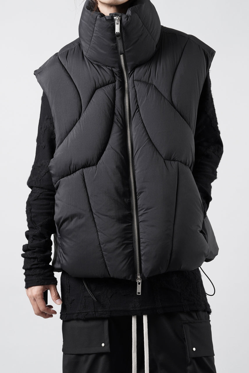 画像をギャラリービューアに読み込む, thom/krom OVERSIZED HIGH NECK VEST / WARM PUFFER (BLACK)