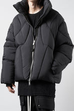 画像をギャラリービューアに読み込む, thom/krom OVERSIZED HIGH NECK JACKET / WARM PUFFER (BLACK)