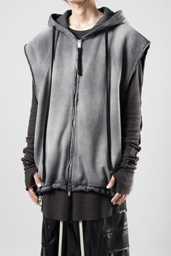 画像をギャラリービューアに読み込む, thom/krom OVERSIZED SLEEVELESS ZIP UP HOODIE / SOFT COTTON SWEAT (GREY STONE WASH SPRAY)
