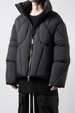 画像をギャラリービューアに読み込む, thom/krom OVERSIZED HIGH NECK JACKET / WARM PUFFER (BLACK)