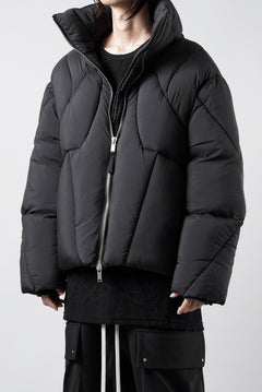 画像をギャラリービューアに読み込む, thom/krom OVERSIZED HIGH NECK JACKET / WARM PUFFER (BLACK)