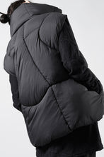 画像をギャラリービューアに読み込む, thom/krom OVERSIZED HIGH NECK VEST / WARM PUFFER (BLACK)