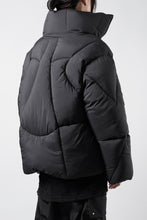 画像をギャラリービューアに読み込む, thom/krom OVERSIZED HIGH NECK JACKET / WARM PUFFER (BLACK)