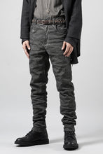 画像をギャラリービューアに読み込む, daub SLIM FIT JEANS / METALLIC STRETCH COTTON (COLD DYED GREY)